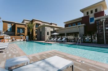 Refreshing pool 